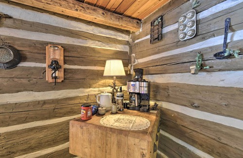 White Lake Cabina | ¡Amplia cabaña de troncos en el río Wolf con bañera de hidromasaje!