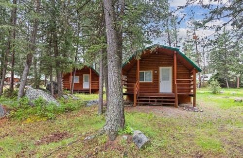 Grantsdale Cabina | Log Cabin Retreat in the Montana Wilderness