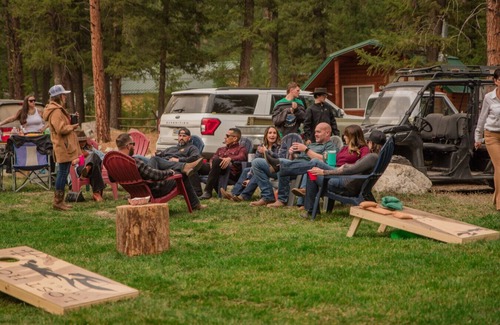 Grantsdale Cabina | Log Cabin Retreat in the Montana Wilderness