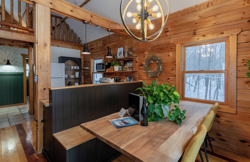 Mancelona Cabina | Log cabin, Schuss Mtn, solo stove, fireplace