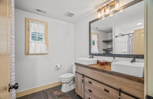 Joelton Casa | Log Cabin Sleeps 6 Woodsy Retreat!