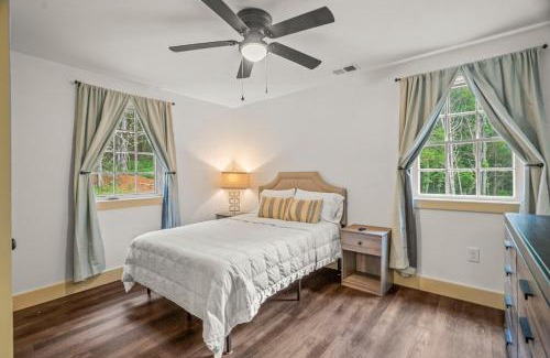 Joelton Casa | Log Cabin Sleeps 6 Woodsy Retreat!