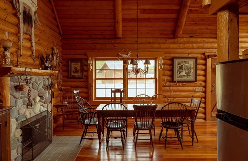 Polebridge Cabina | Log Cabin y opcional Bunkhouse con Espectaculares Vistas Wilderness