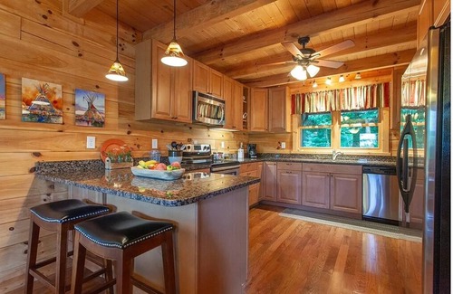 Robbinsville Cabina | Log cabin, spectacular view, private trail. Home base for your WNC adventures.