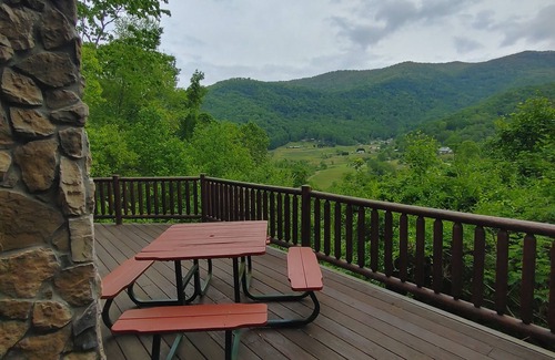 Robbinsville Cabina | Log cabin, spectacular view, private trail. Home base for your WNC adventures.