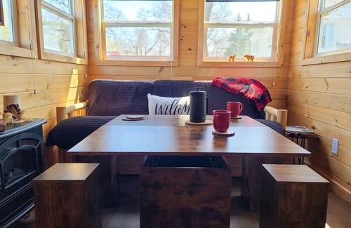 Lakeside Apartamento | Log Cabin - Tiny Digs Lakeshore