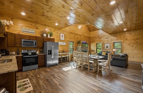 Sevierville Cabina | Cabaña 3HAB/3BA con Vista a la Montaña y las Mejores Amenidades