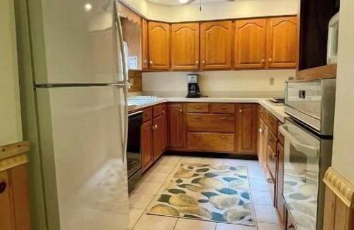 Riverside Estates Cabina | Log Cabin w/ Full Garage, FirePit, BBQ, cozy gas heat Stove