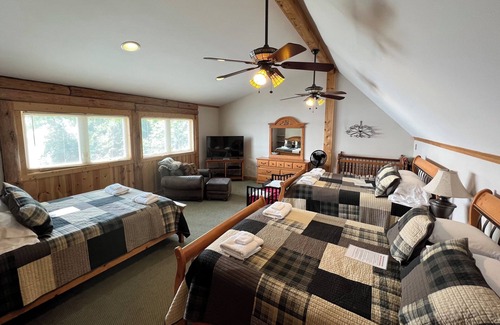 Arkdale Cabina | Log Cabin w/indoor pool on Lake, 30 Min from Wis Dells! 8 min. from Sand Valley