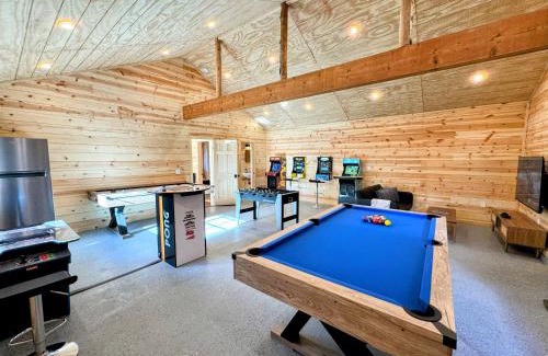 Coarsegold Casa | Log Cabin w/pool, spa, game room, sleeps 20