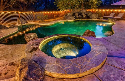 Coarsegold Casa | Log Cabin w/pool, spa, game room, sleeps 20