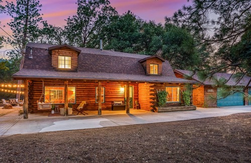 Coarsegold Casa | Log Cabin w/ pool, spa, game room, sleeps 20!