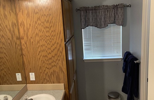 Fern Valley Cabina | Log Cabin w/King Suite, Hot tub with Beautiful Views, Seasonal Creek