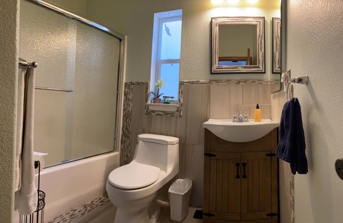 Fern Valley Cabina | Log Cabin w/King Suite, Hot tub with Beautiful Views, Seasonal Creek