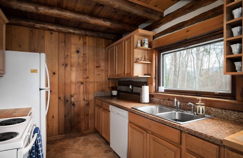 Front Royal Cabina | Log Cabin con una vista espectacular del río Shenandoah y el Massanutten Mo