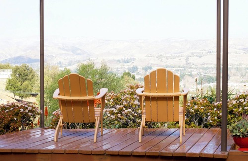 Simi Valley Casa | Log Cabin with a view in enchanting Simi Valley