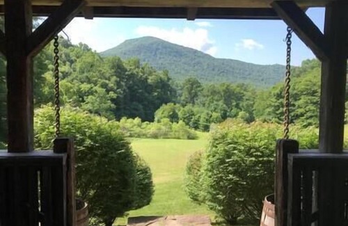 Altamont Casa | Log Cabin with Mountain Views, Hot Tub & Huge Yard