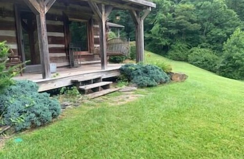 Altamont Casa | Log Cabin with Mountain Views, Hot Tub & Huge Yard