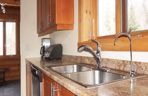 Labelle Chalet De Esquí | Log Cottage con 4 dormitorios, 3 baños, bañera de hidromasaje - 30 min de Mont Tremblant