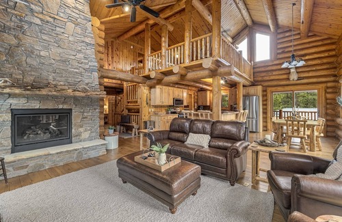 Roubaix Casa | Log Home in the heart of the Black Hills. Deadwood. Sturgis.