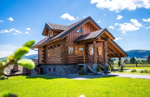 Ravna Gora Cabaña | Log Home Mountain Mama - Charming Wooden Cottage with Wellness Amenities