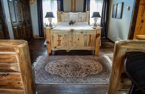 Rexford Casa | LOG HOME new built- 4bds-3 levels-golf nearby