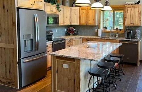 Rexford Casa | LOG HOME new built- 4bds-3 levels-golf nearby
