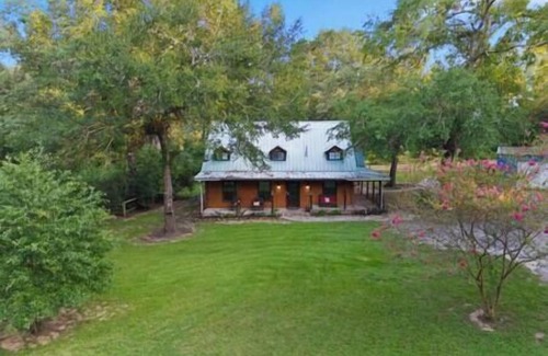 Montgomery Casa | Chalet, 4,3 acres-jacuzzi, Log home on 4.4 acres| Hot tub | 20kw Generator