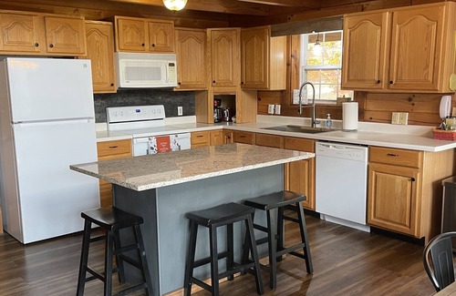 Tellico Plains Casa | Log Home Sanctuary
