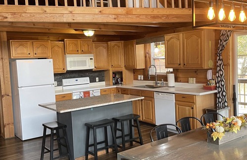 Tellico Plains Casa | Log Home Sanctuary