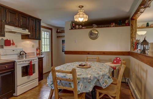 Jefferson Casa | Log Home with a View ~ Just 'Crosstown from Santa's