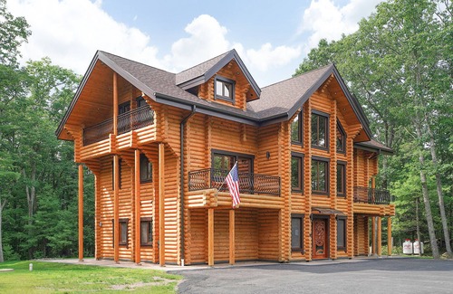 Henryville Chalet De Esquí | LOG HOUSE CHALET, VOLLEYBALL FIELD, SAUNA, HOT TUB
