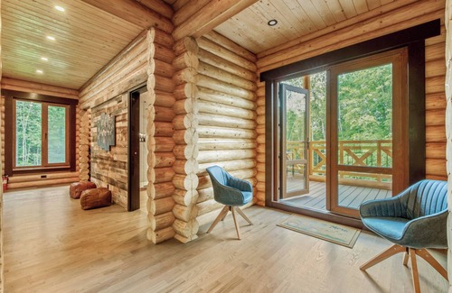 Scotrun Chalet De Esquí | Log House Vacation Rental with Pool and Tennis Court near with Camelback