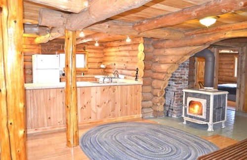 Plainfield Casa | Log House with Views of Spruce Mtn