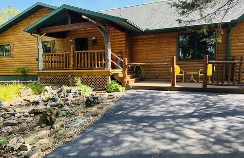 Shell Knob Casa | Log Ranch on 240ft bluff overlooking Table Rock Lake
