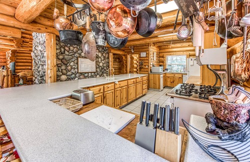 Big Creek Casa | ¡Excelente casa de madera para perros a solo minutos de China Peak Mountain!