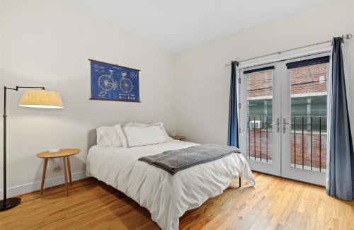 Northwest Casa | Logan Circle Carriage House 1b-1b Central & Bright