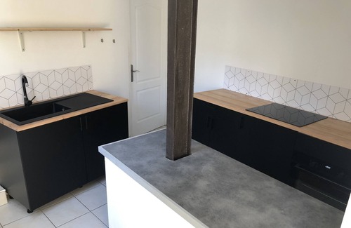 Sermoise-sur-Loire Apartamento | Atypical accommodation with garden near the Loire