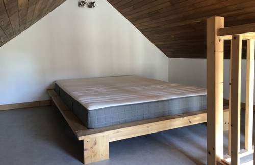 Sermoise-sur-Loire Apartamento | Atypical accommodation with garden near the Loire