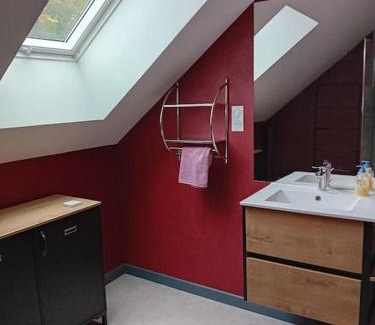 Neris-les-Bains Apartamento | Logement dans la campagne nérisienne