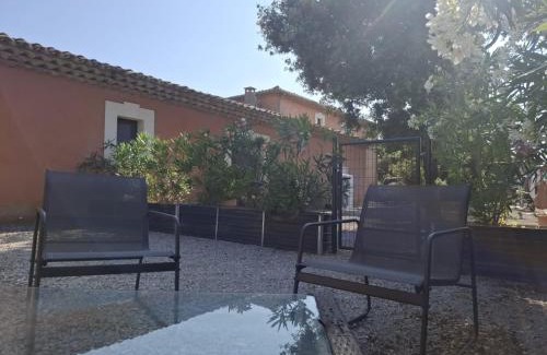 Aureille Casa | Logement indépendant avec Jacuzi pour 4ou 5 personnes, 2 chambres
