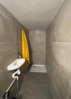 Sint-Jans-Molenbeek Apartamento | Logement privé sous sol accès autonome