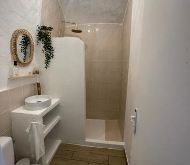 Naveil Casa | Logement troglodyte tout confort 42 min tgv Paris