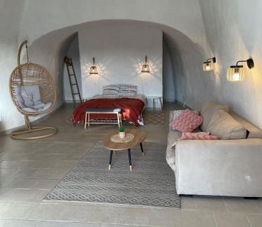 Naveil Casa | Logement troglodyte tout confort 42 min tgv Paris