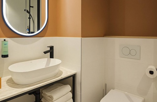 Saint-Cyr-sur-Mer Hotel | Logis Hôtel de Port d'Alon