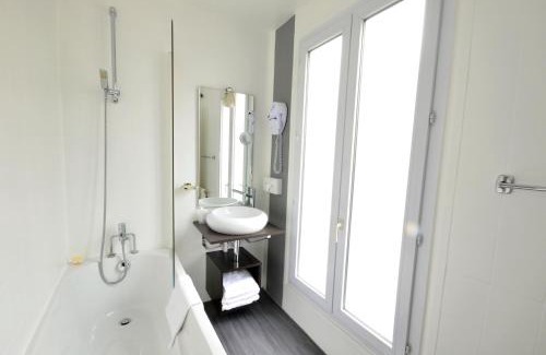 Batignolles Hotel | Logis hôtel Jardin de Villiers