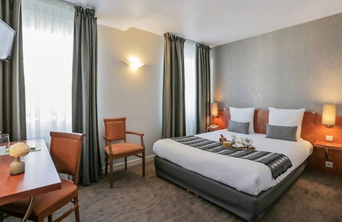 Vernantes Hotel | Hôtel Le Pelican