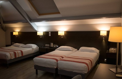 Limoges Hotel | Hotel Black and Green
