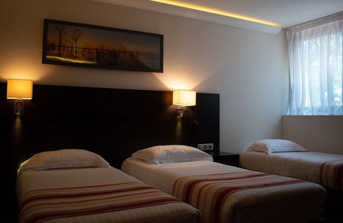 Limoges Hotel | Hotel Black and Green