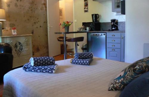Republique Apartamento | Logis Muraille Romaine, Centre Historique, Lit queen size